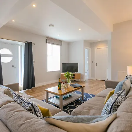 Guinevere Apartment *